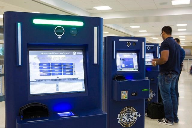 美国哪些国际机场支持 APC 自动护照检验系统？