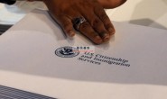 拜登政府发布新规:提前半年时间向非法移民发放工卡!废除川普时期规定!已生效!