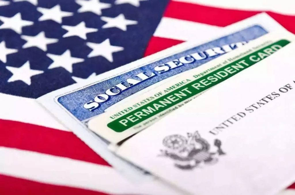 新冠疫情下，滞留美国境外的绿卡持有人如何维持绿卡身份？